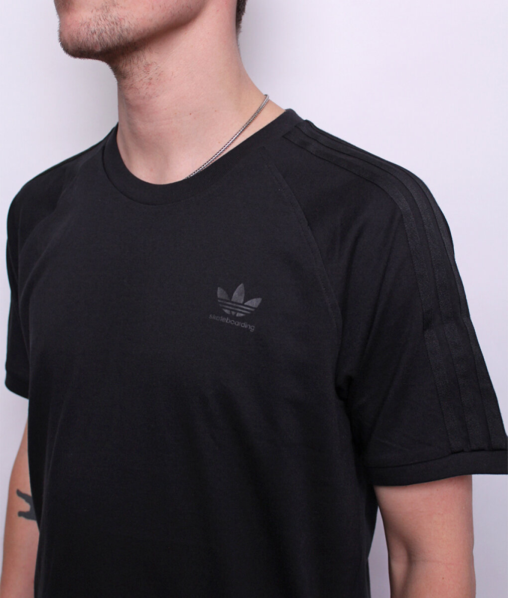 California 2.0 tee T shirt fra Adidas Skateboarding Sidewalk Skateshop